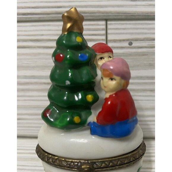 Vintage Christmas Trinket Pill Box Children with Tree Enamel - Picture 2 of 7